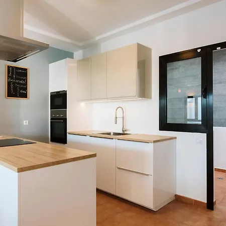 Aridane, Jacuzzi And Heated Pool Villa