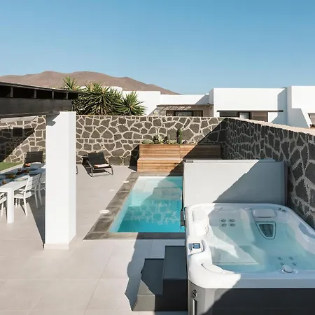Aridane, Jacuzzi And Heated Pool