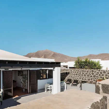 Aridane, Jacuzzi And Heated Pool Villa