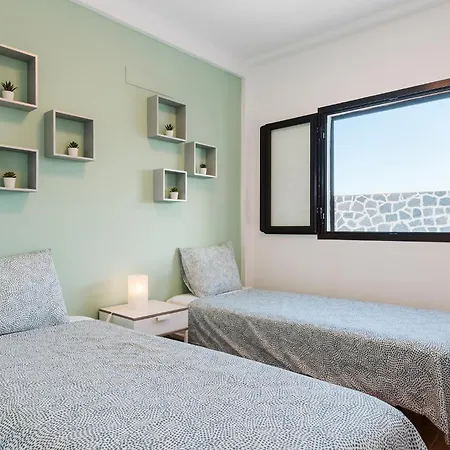 Aridane, Jacuzzi And Heated Pool Villa